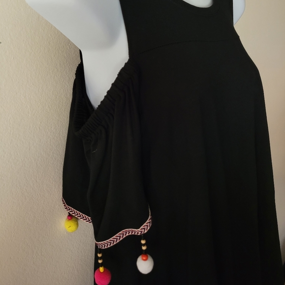 Neiman Marcus Cold Shoulder Top - Picture 5 of 11